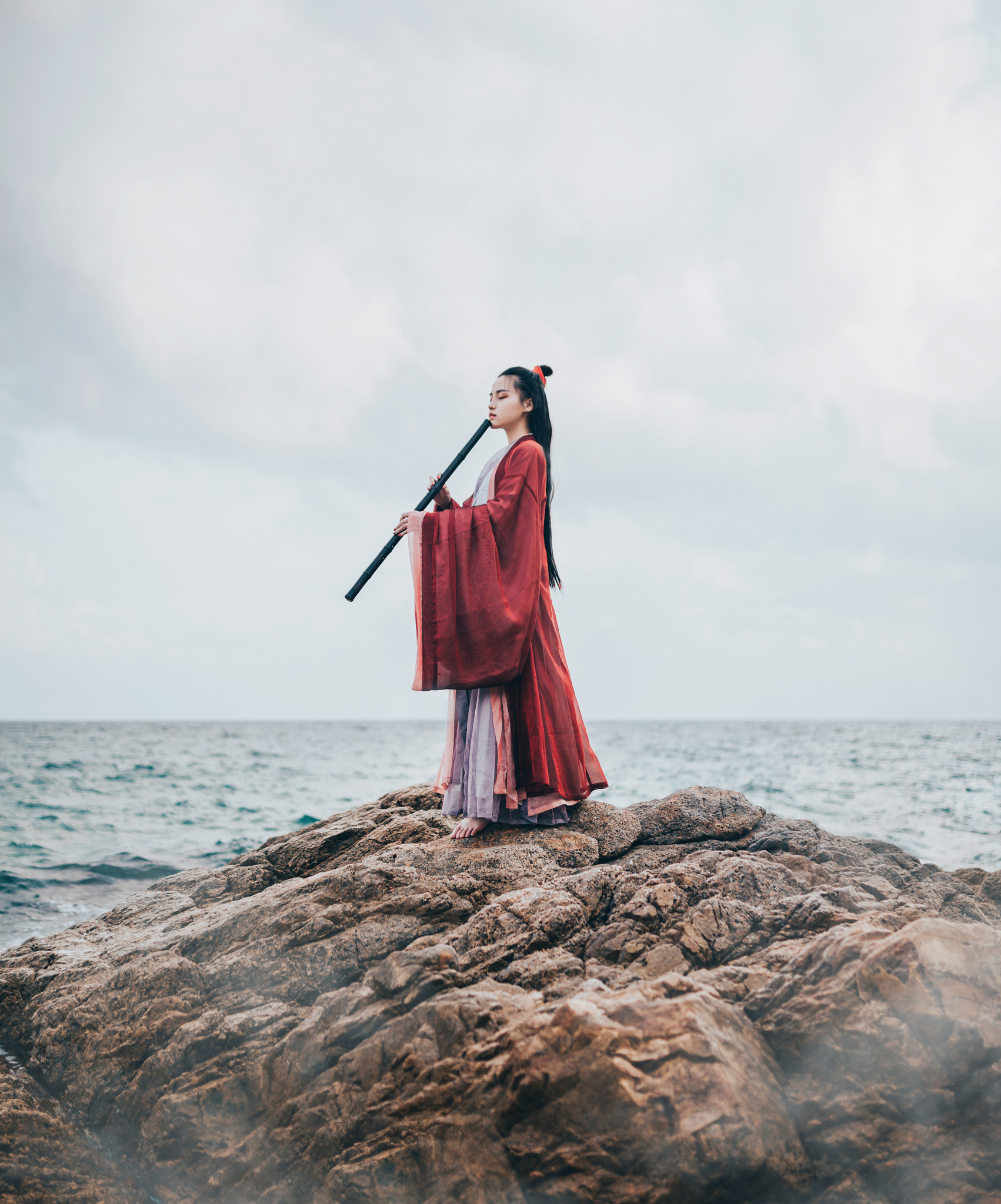 古风摄影:红衣观沧海,斜倚云端千壶掩寂寞!