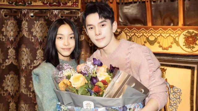 最强"带货"基因!李佳琦妹妹成《歌手》亮点,大家却看上她的鞋