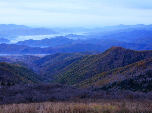 蓝天云雾映绝色美景,这座美丽而又雄伟的山你们知道吗