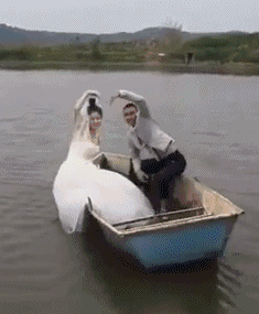照个婚纱照都这么不容易 这船质量有点差啊