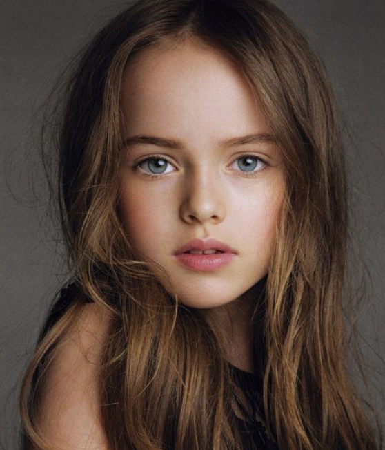 "全球最美少女"长大了,蓝眼睛大长腿,还是美得让人窒息