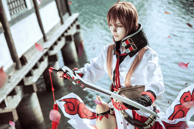 还有这种操作?小姐姐"灬指尖繁华灬"反转cos青莲剑仙——李白