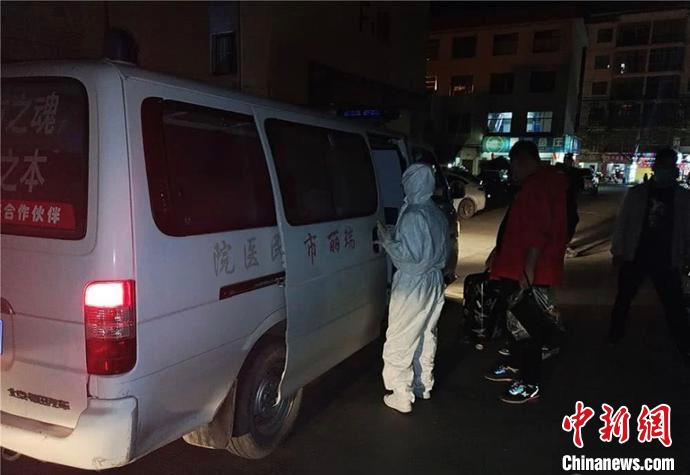 中缅边境瑞丽:8名高危地区返回人员擅自外出被强制隔离