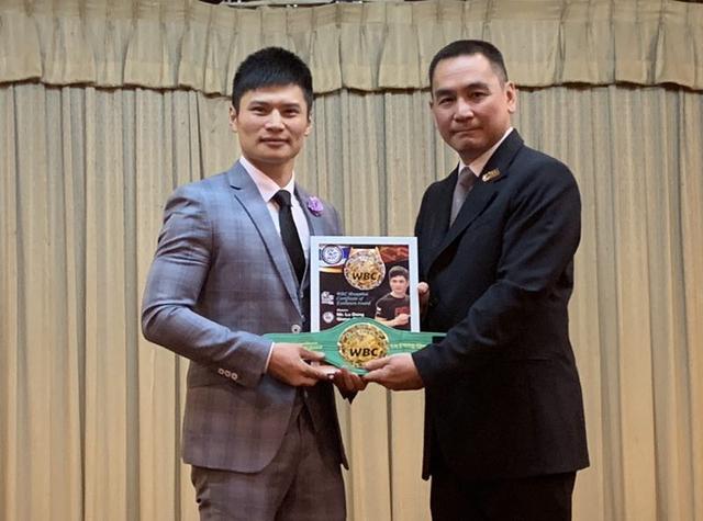 卢冬强闪耀wbc颁奖盛典!卢冬强喜获亚洲杰出拳手大奖