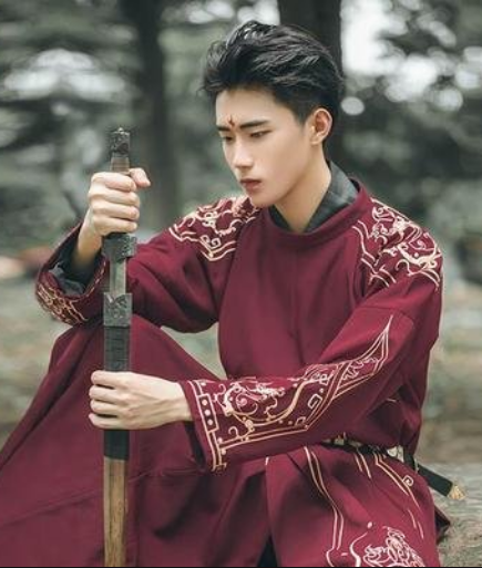 汉服拍摄:一头短发的男生穿着汉服饰,也一样能风度翩翩!