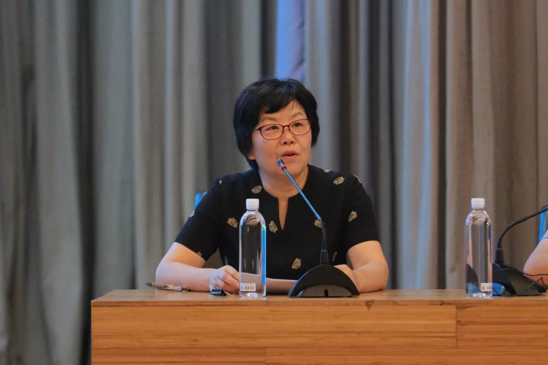 党委书记钱晓芳开讲「新生第一堂思政课」:铸炼美心,勇攀高峰,做勇担