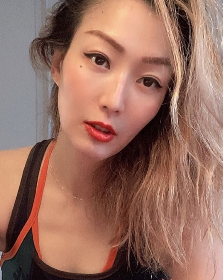 组图:郑秀文戴遮阳帽跑八公里 面色红润香汗淋漓素颜状态佳