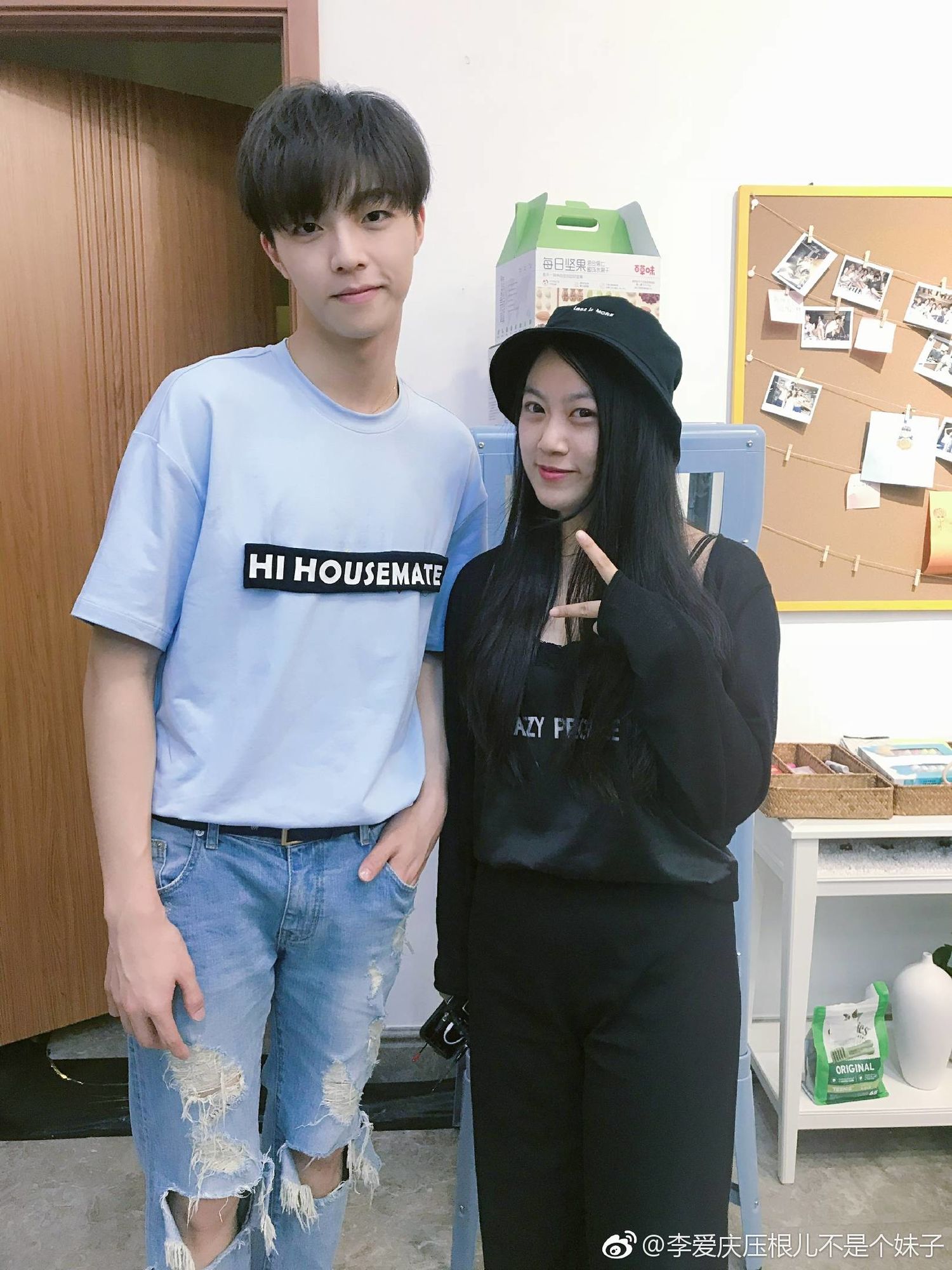 《hi室友》工作人员放出陈立农合照!顺毛形象可爱十足