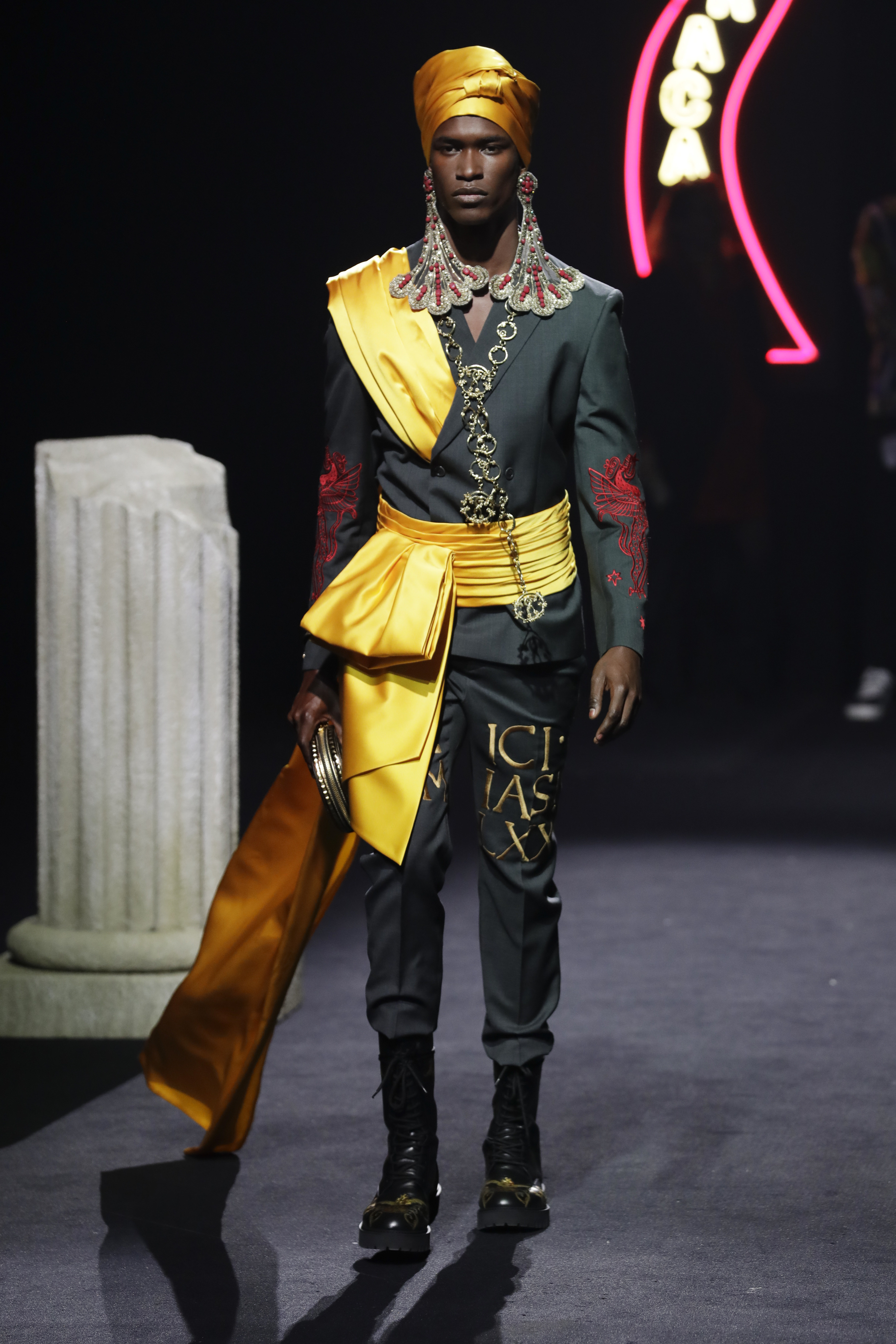 意大利品牌莫斯基诺发布新品服饰(2)