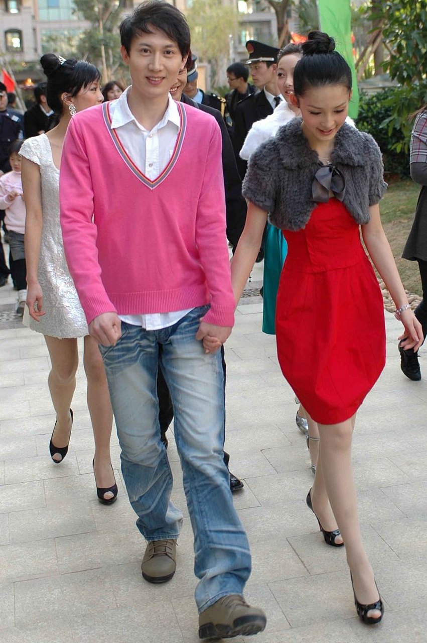 当年,钱琳琳对张译一见钟情,见了一次后就对张译大胆表白:"张译,我比