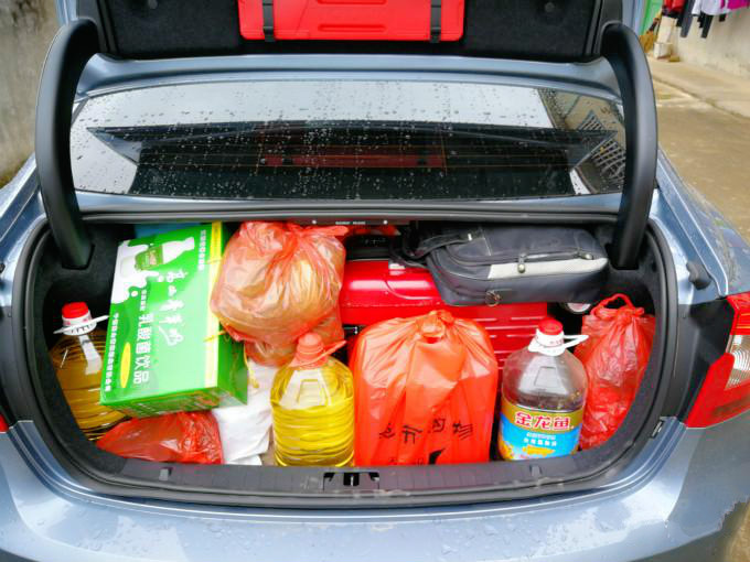 开车回农村老家仅仅是为了面子?如果是这样,劝你还是算了吧!