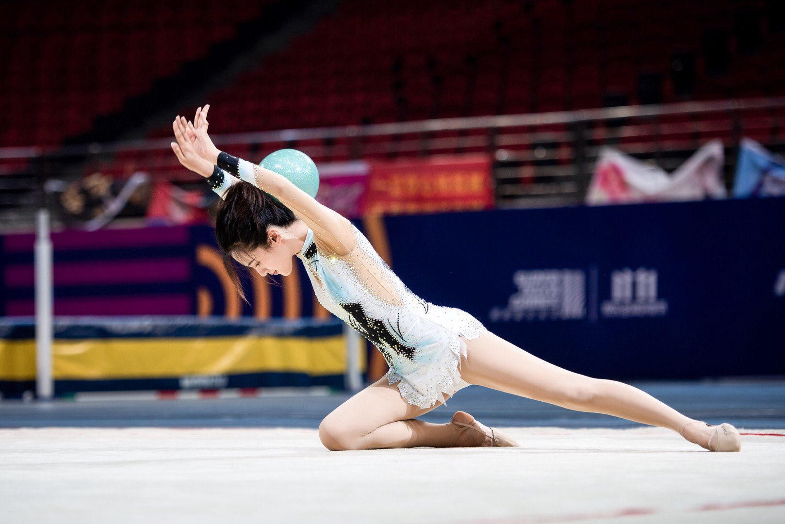 《超新星全运会》安悦溪做球操,动作流畅似仙女,秒杀nba女主播