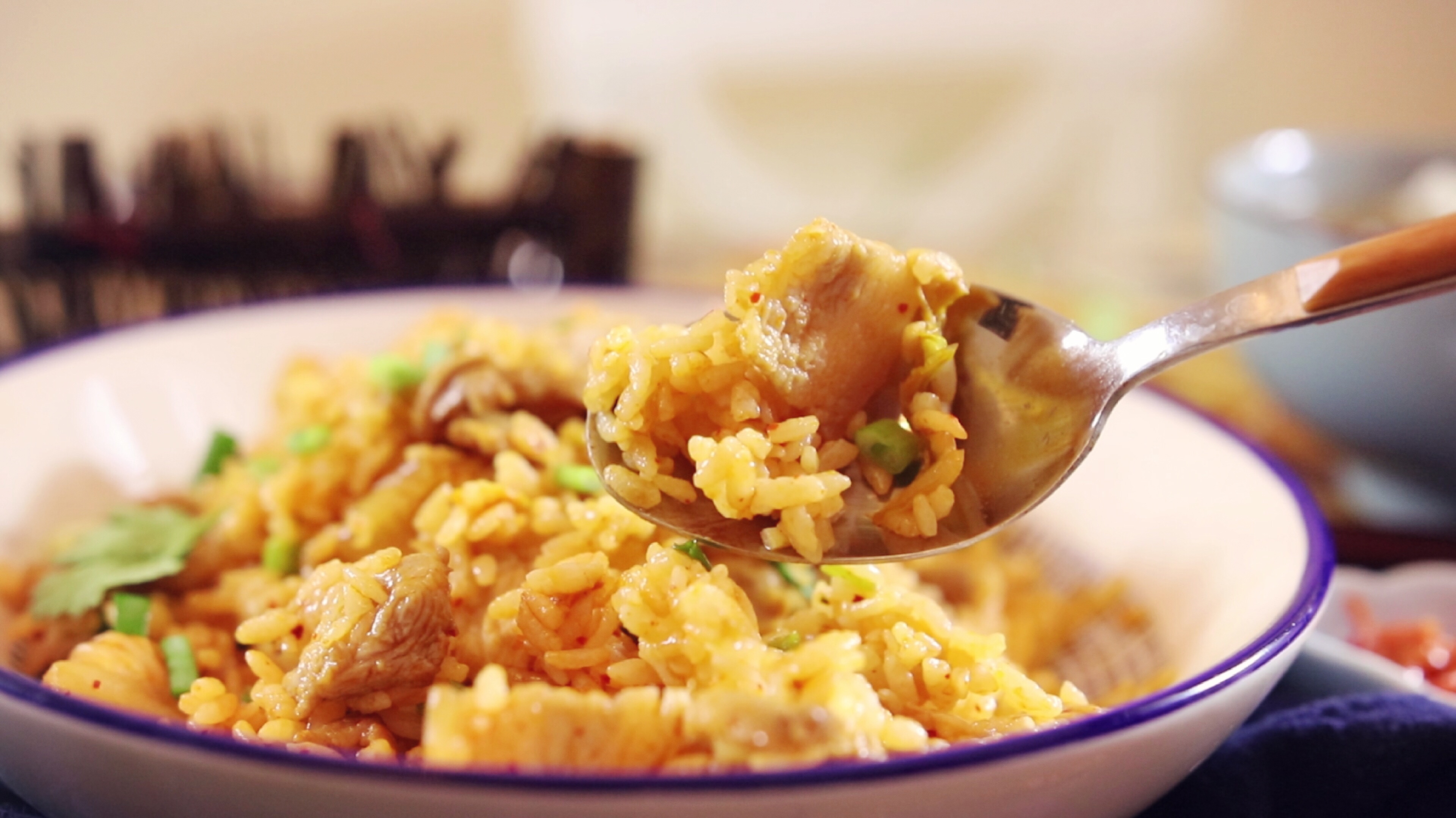 剩米饭别总做蛋炒饭,试试这款泡菜五花肉炒饭,满嘴流油酸爽开胃