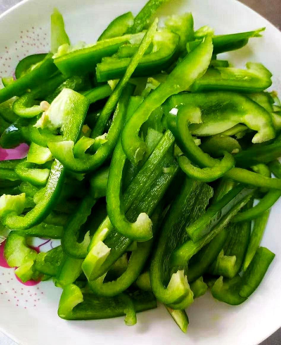 青椒这样做,简直太好吃了,几分钟就做好了