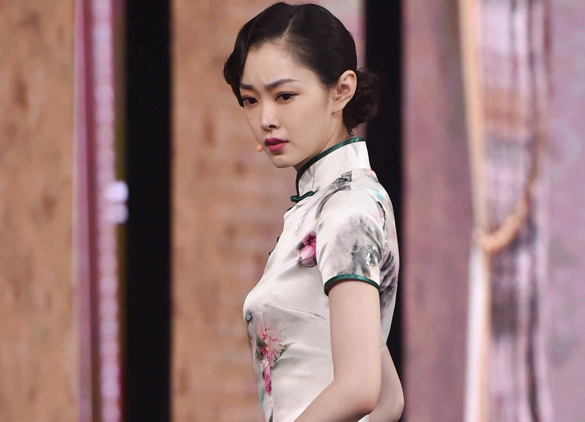 宋轶早期出席活动,小姑娘太厉害了,两根绳子就把气质衬托出来了