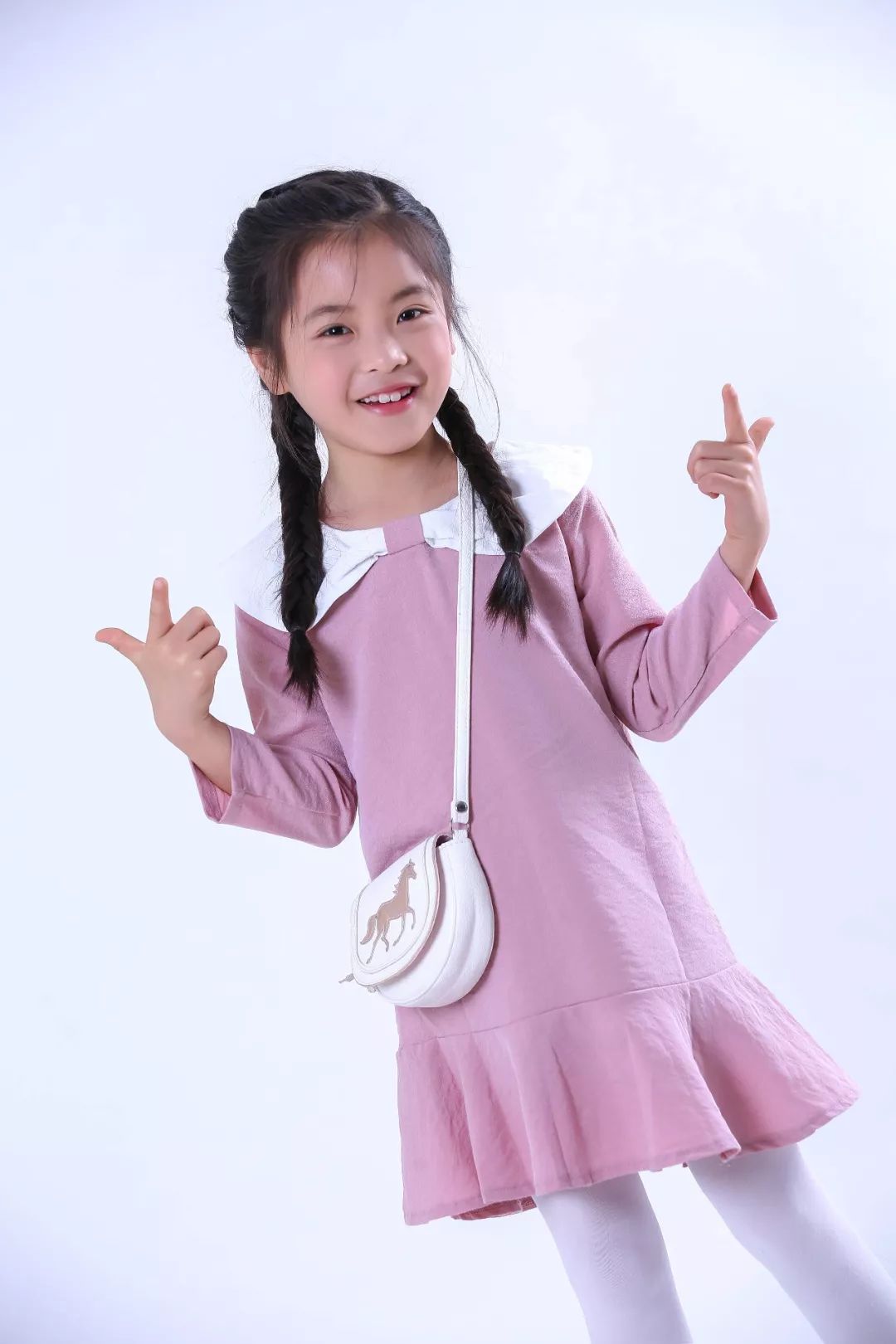 陈朵怡写真曝光:活泼可爱 甜美可人