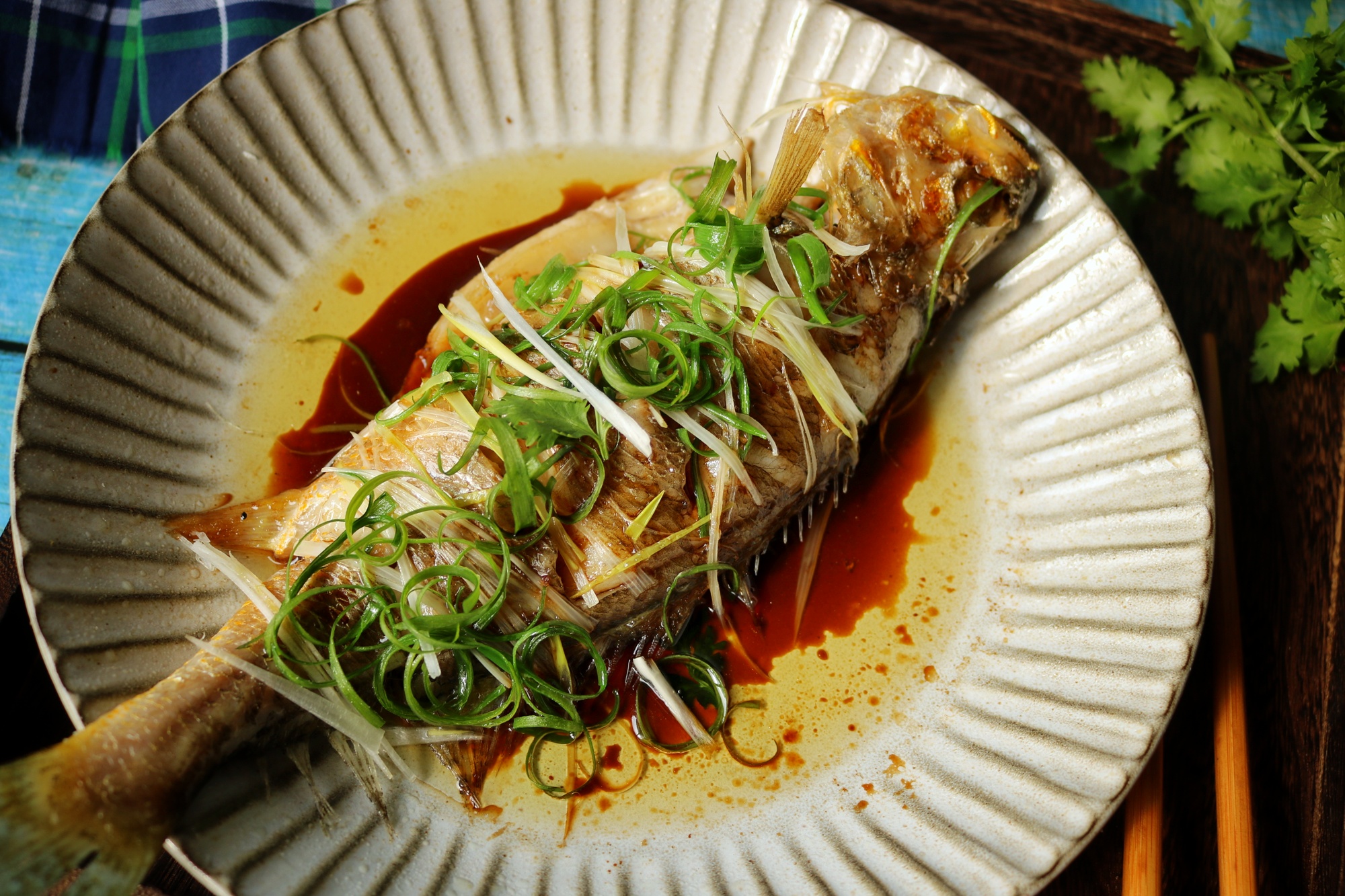 教你做清蒸鱼,肉嫩不腥,特鲜美,第一步是关键,很多人都错了