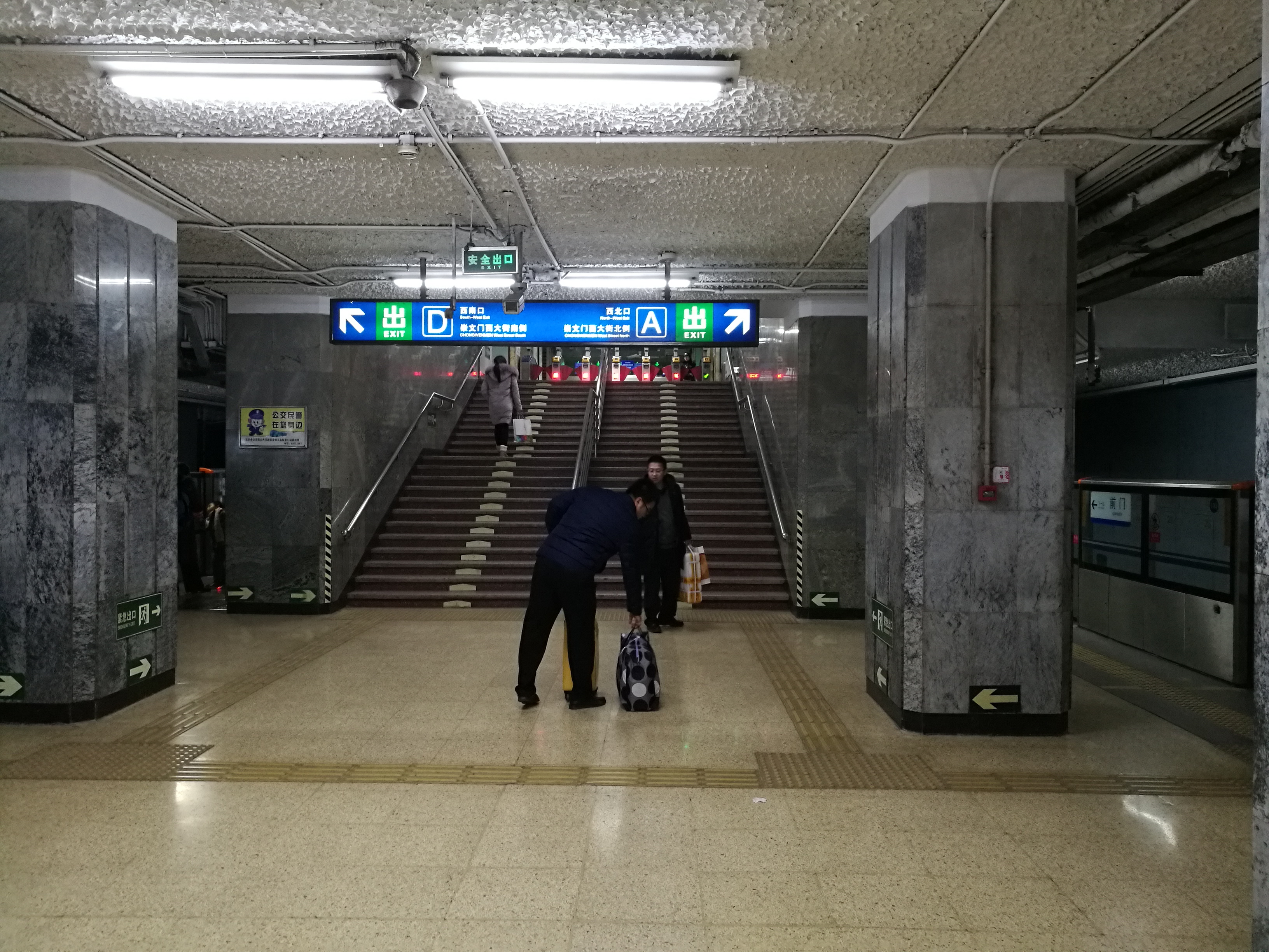 北京地铁5号线崇文门站的设计本无缺陷,老c口的结构导致不能连通