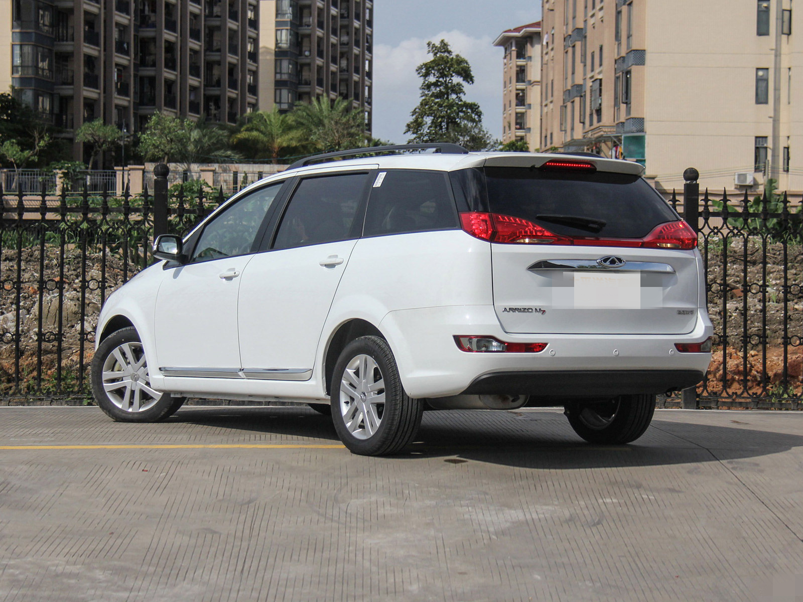 带你了解奇瑞艾瑞泽m7的霸气外观