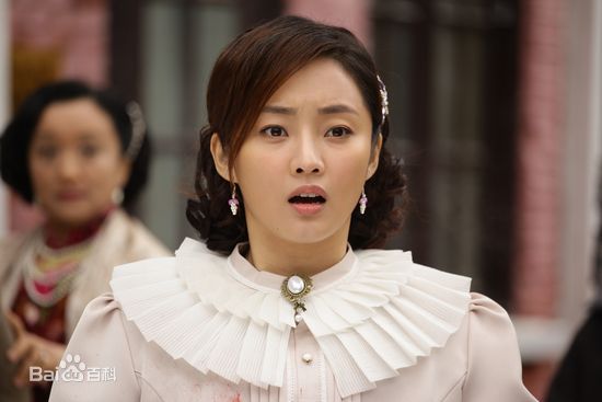 刘芊含:中戏毕业,有着舞蹈基础,绰号"国民好媳妇"