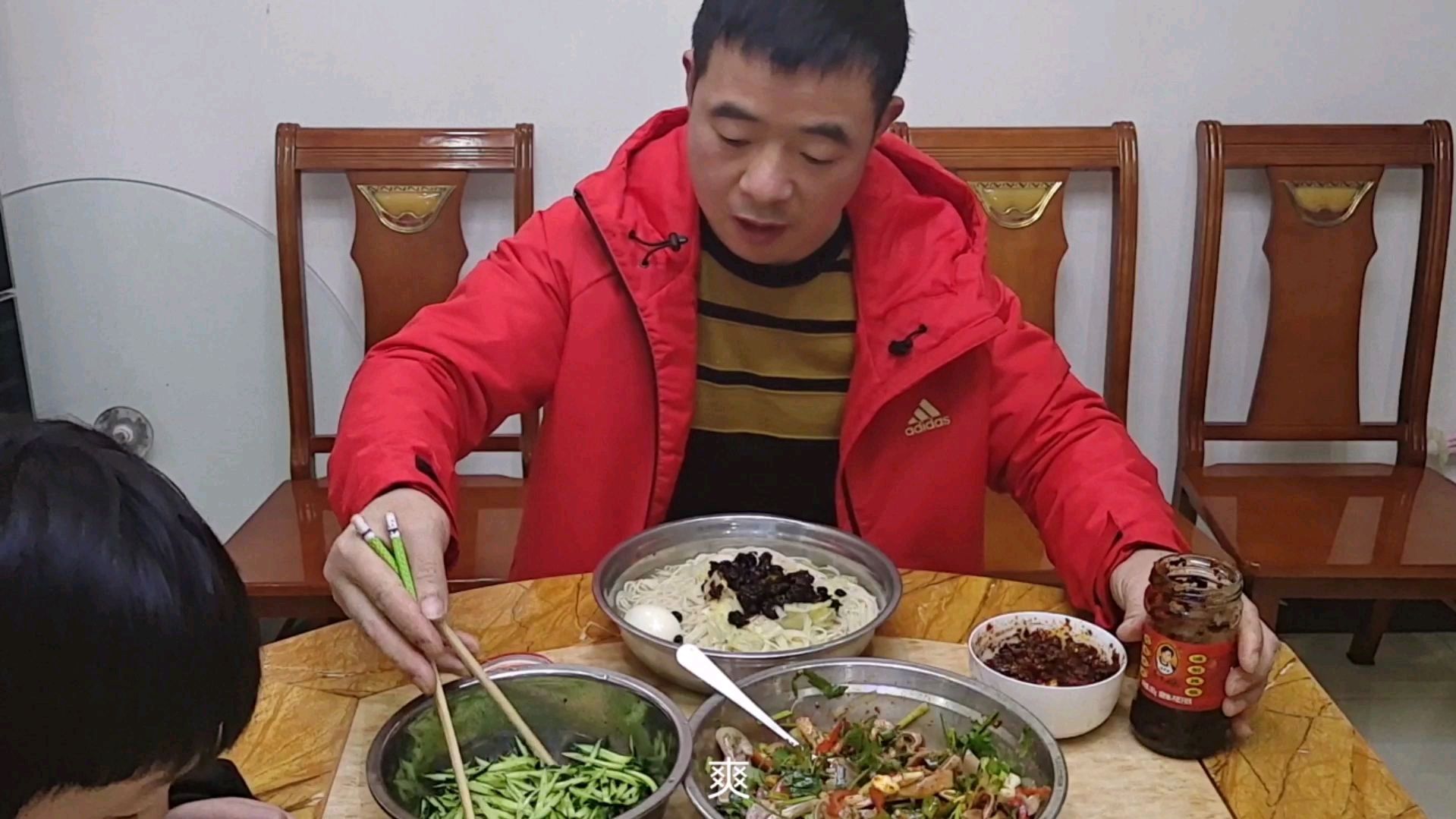 良好家常凉拌猪耳朵,配上老干妈拌面,这样吃太爽了