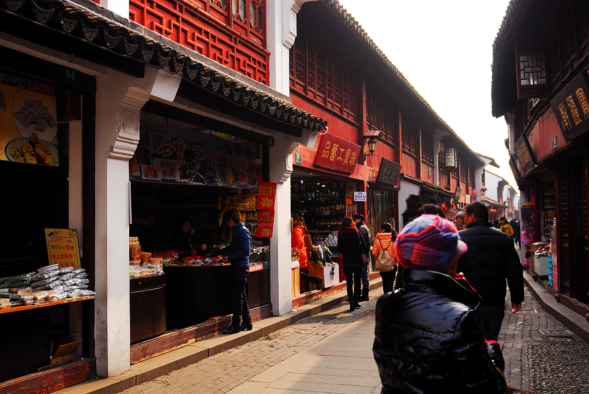 嬉行记# 上海七宝老街,古老而繁华,承载着丰厚的历史深度.