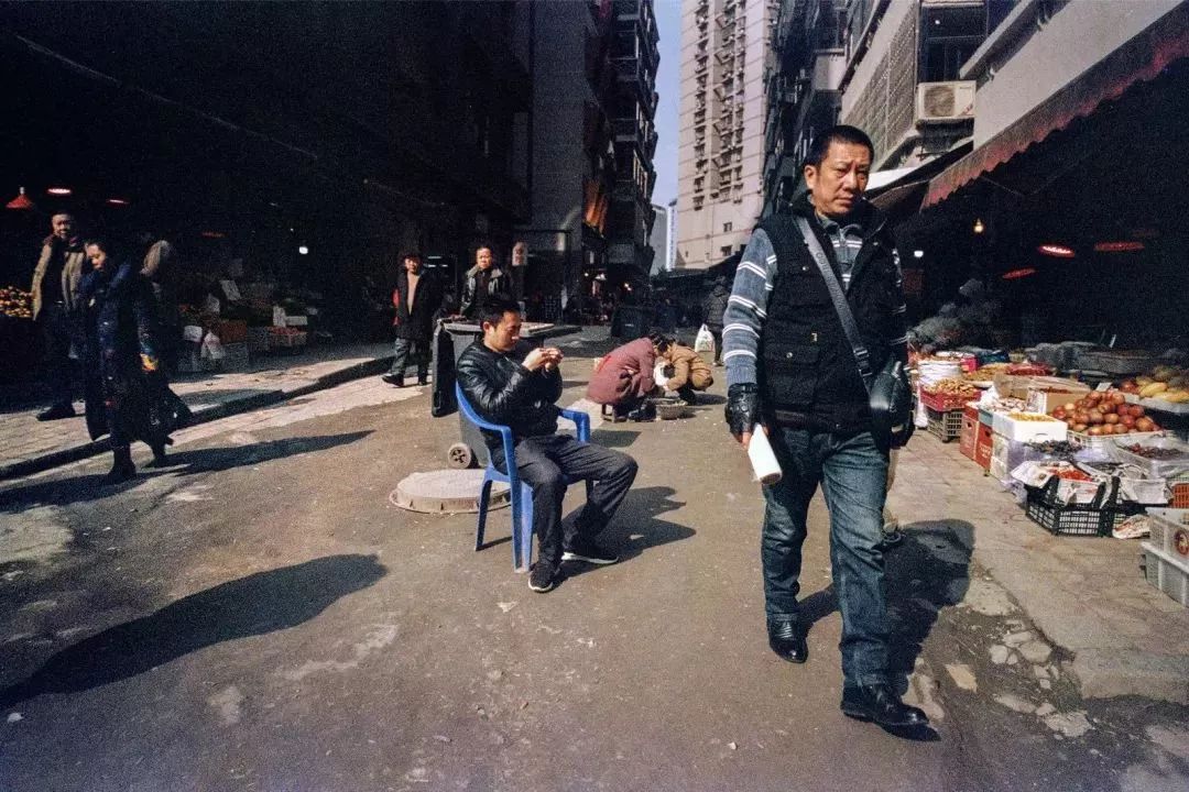 18日到鹅岭贰厂 看张一白"重庆三部曲"展