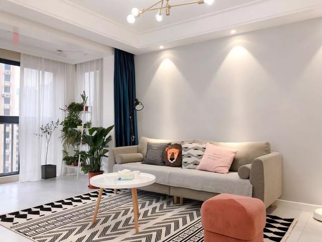 留了灯槽还藏灰,直线吊顶,简单也有型!