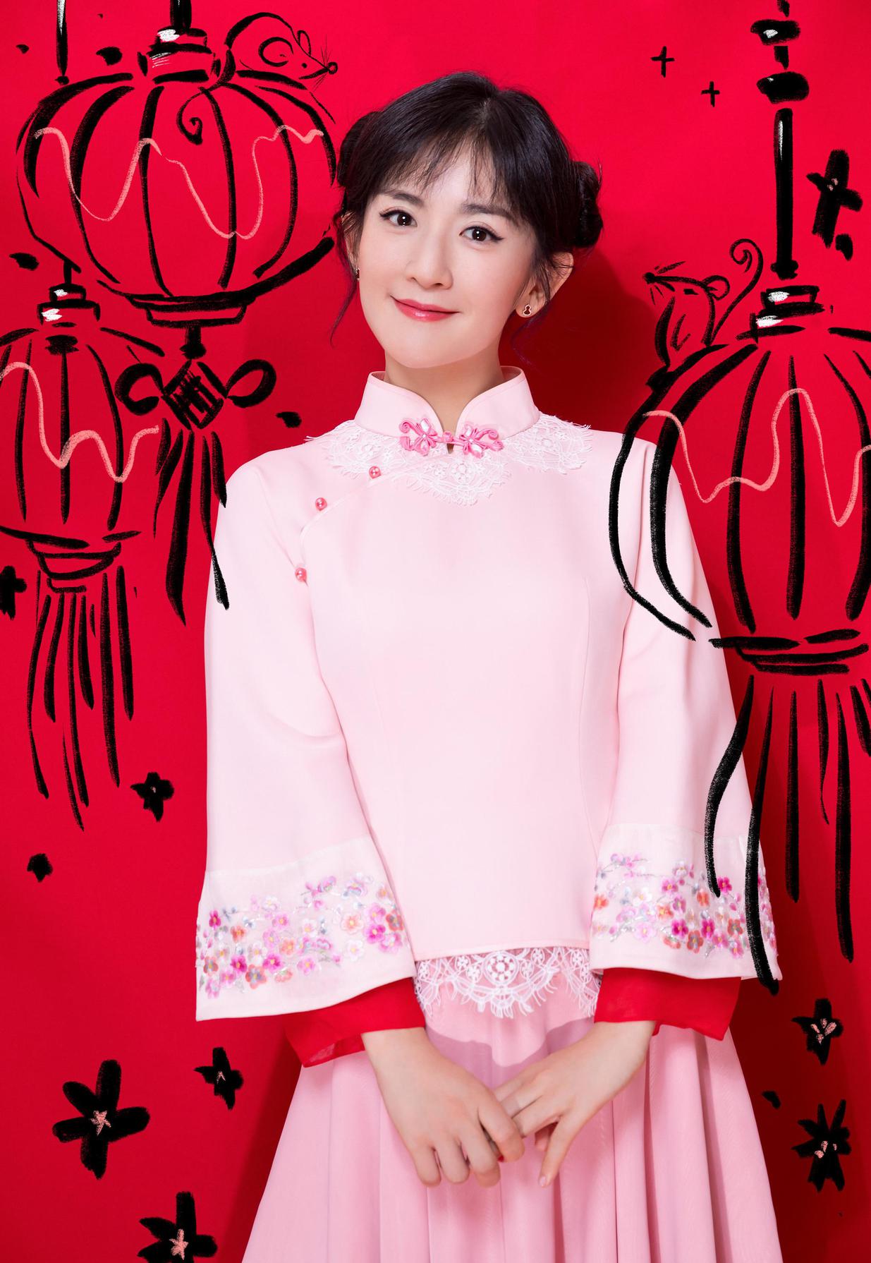 组图:谢娜淡粉色古装搭双丸子头淑女端庄 浅笑拜年喜气洋洋