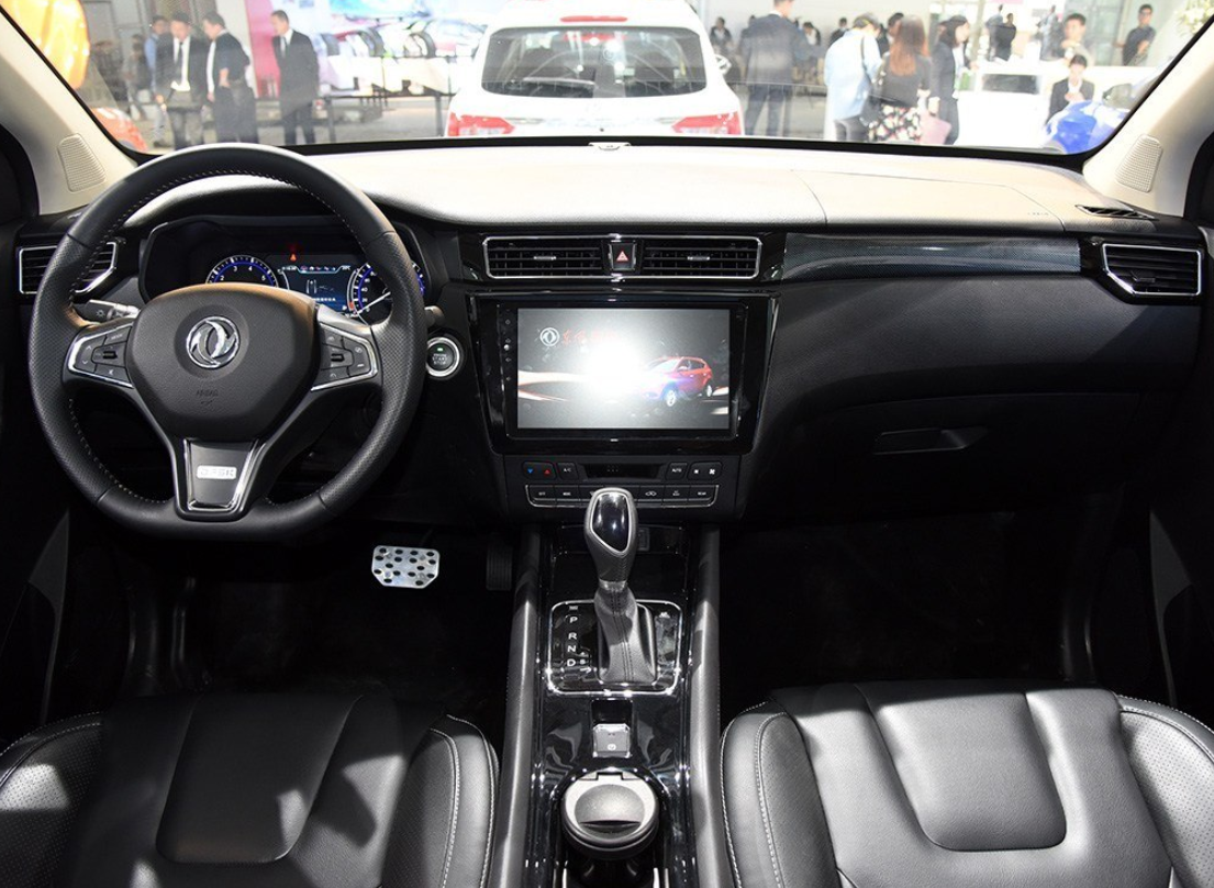 坐起来空间肯定的够,空间没什么问题,对空间比较满意