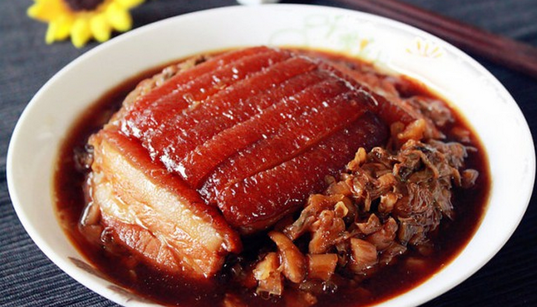 南方美食——梅菜扣肉,这样做出来的软烂入味,还不油腻啊!