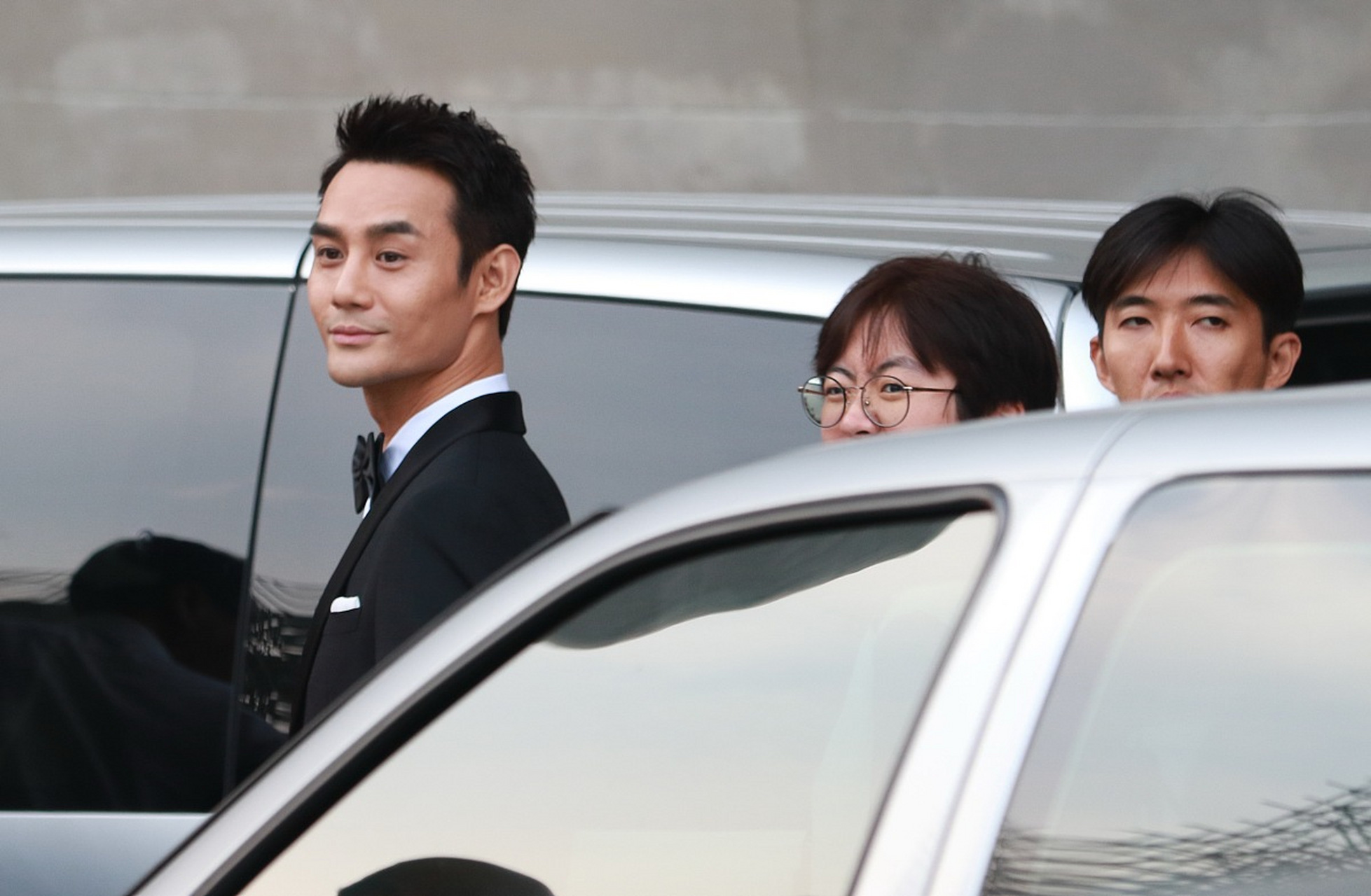 王凯被拍到和几个美女喝酒到深夜,这其中并没有什么花边新闻,因为王凯