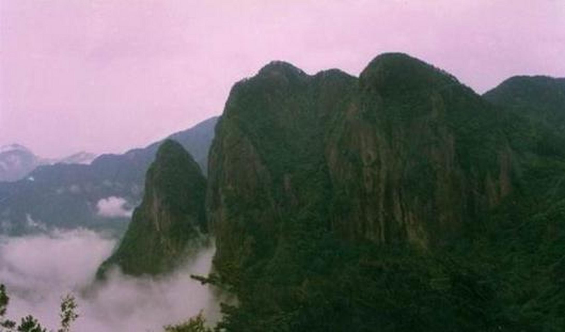 【九陇山】九陇山,一架莽莽苍苍的大山,纵横数千米.