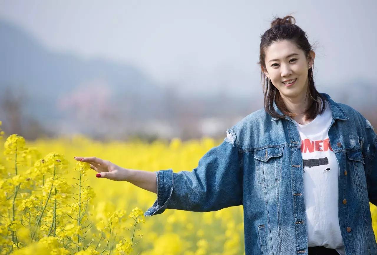 "网上长城"薛明近况 体验一把户外滑雪 完美化解尴尬场面