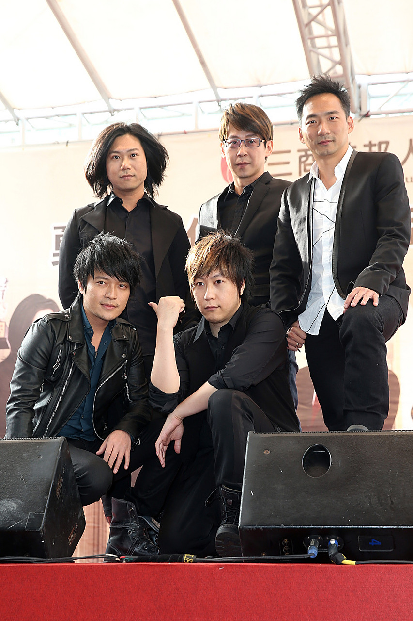 这个消息引发了网友的热议,不少人纷纷表示,五月天的演唱会真是太过瘾