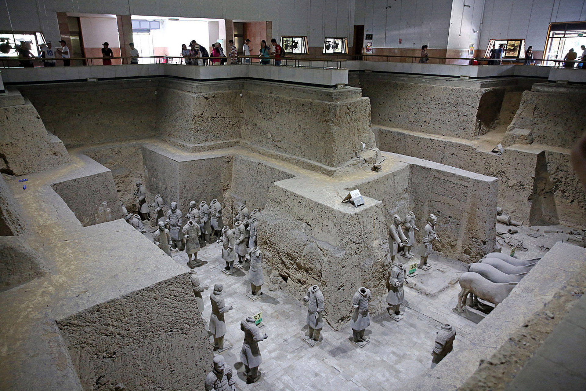 这座古老的宫殿见证了秦始皇统一六国的辉煌历程,其宏伟的建筑规模和