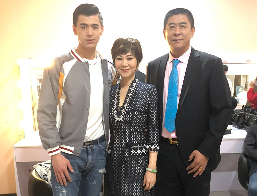 曹燕华近况:丈夫比施之皓更帅气,56岁看着像40岁,儿子工作曝光