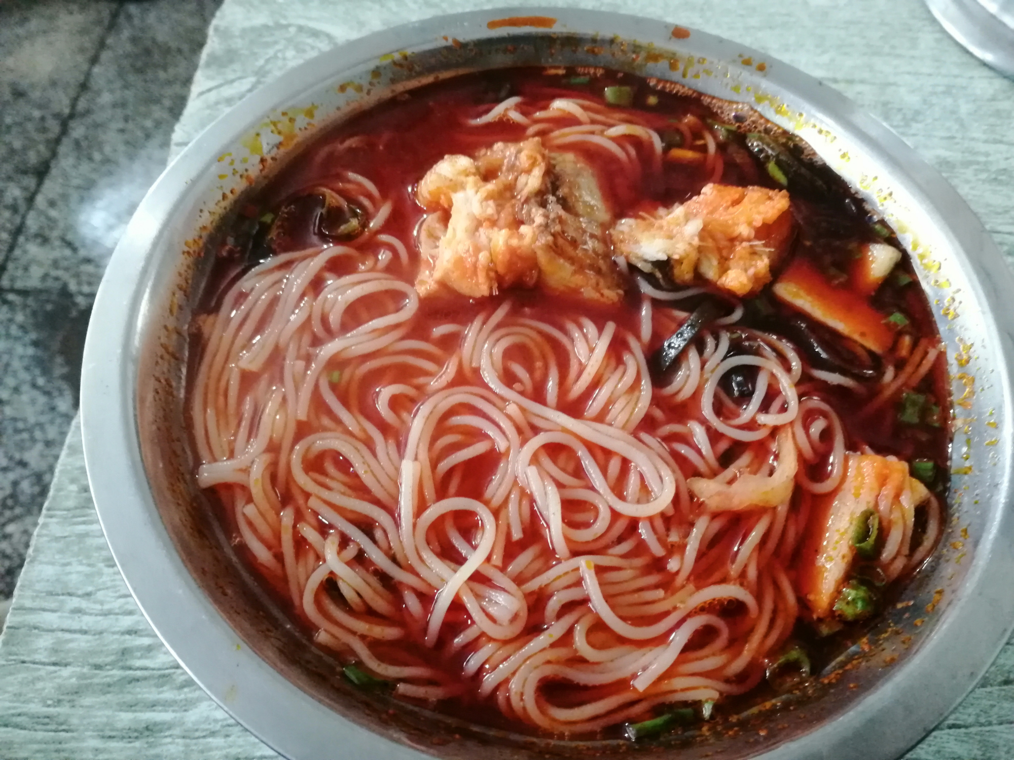 红艳艳,香辣辣的鱼粉出锅了