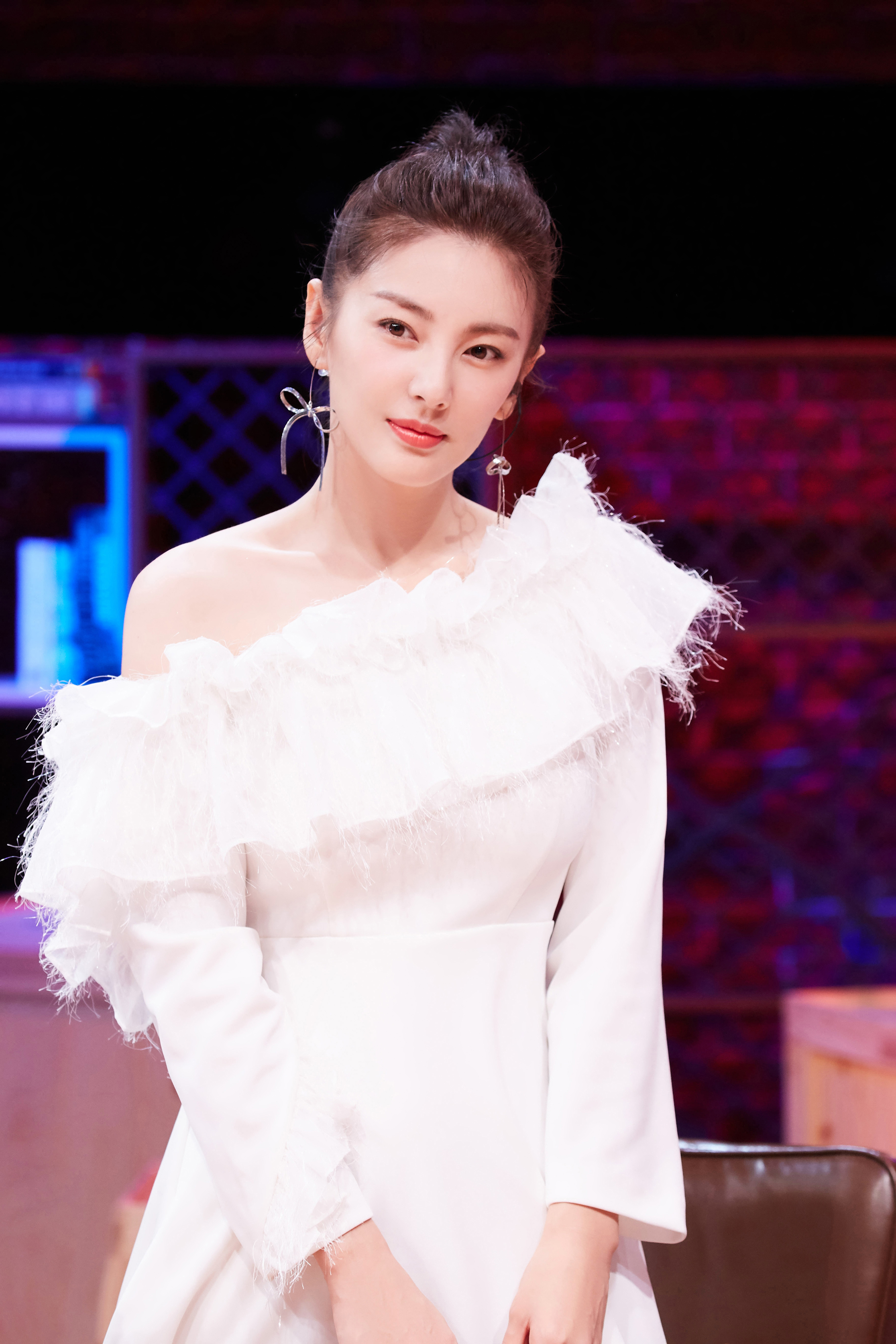 张雨绮人设崩塌,和其他男人开房,被前夫袁巴元间接暗示是狐狸精