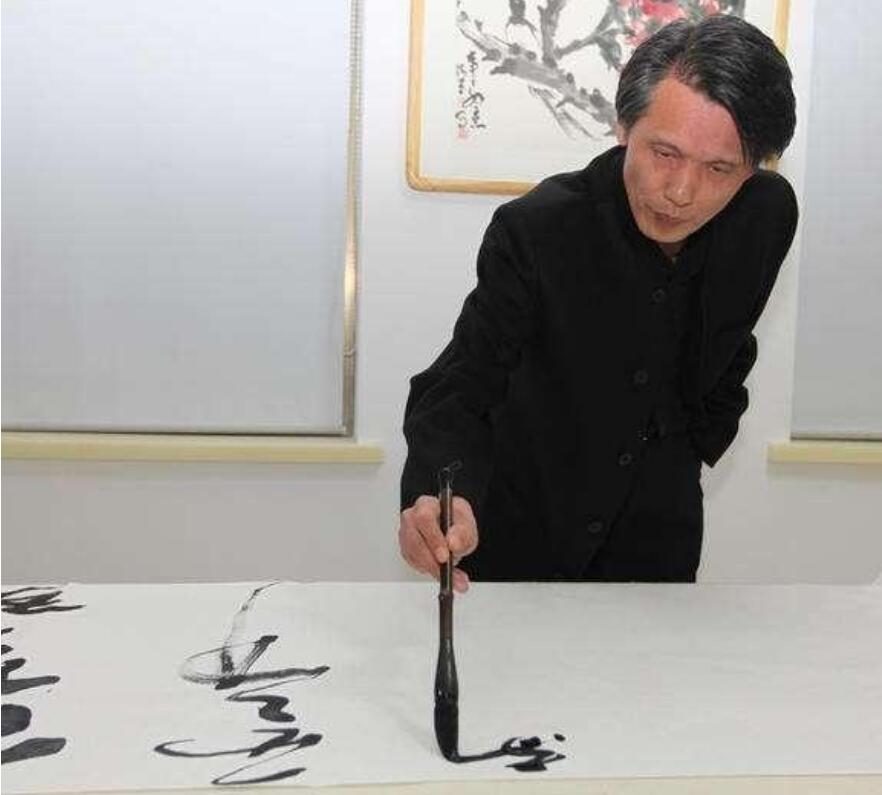 书法大师刘洪彪写书法,网友看不懂!大师:这是草书小白当然不懂