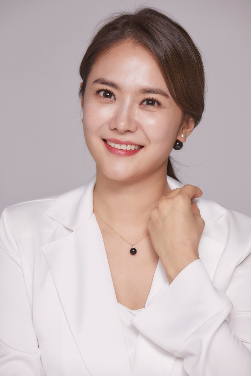 尽管刘荷娜现在已经变样了,但我仍想说你永远是我心目中最好的夏之星.