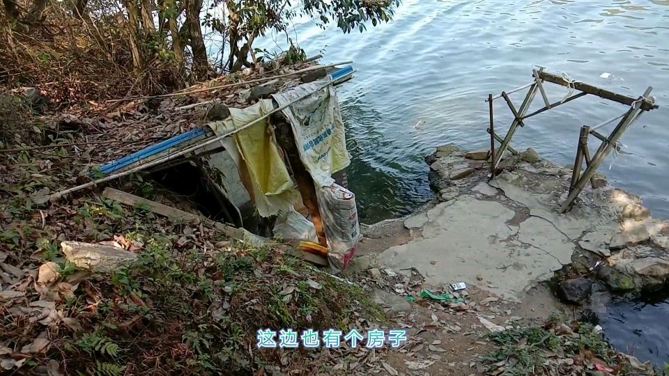 这地方钓鱼太爽了,不仅风景优美,还专门配了钓台和房子