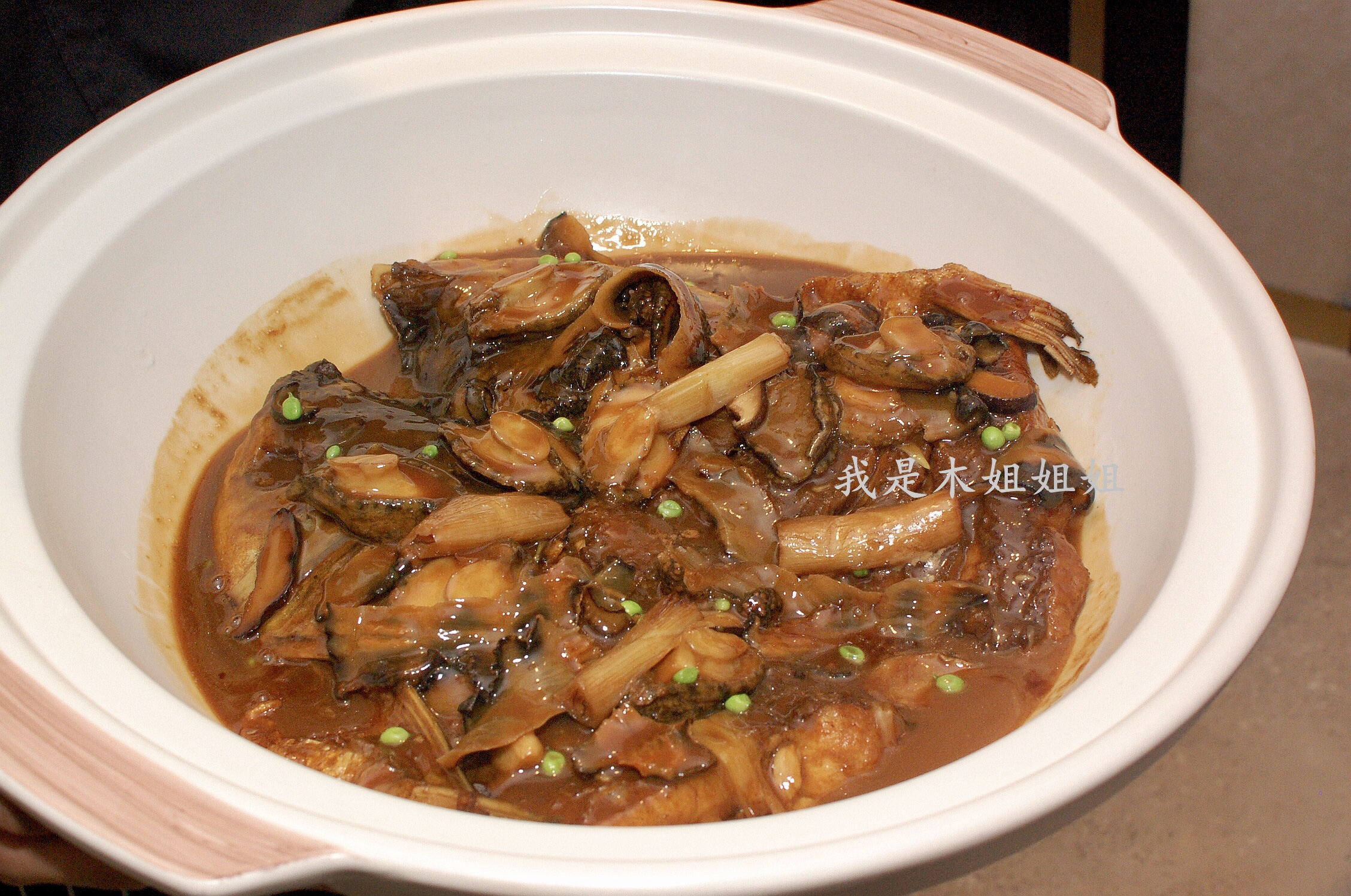 这桌饭集合了南北创意大菜,一盘佛跳墙鱼头就卖1288