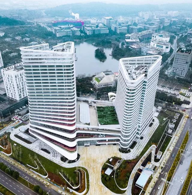 武汉光谷新地标——光谷金融中心竣工,形似"梯田"