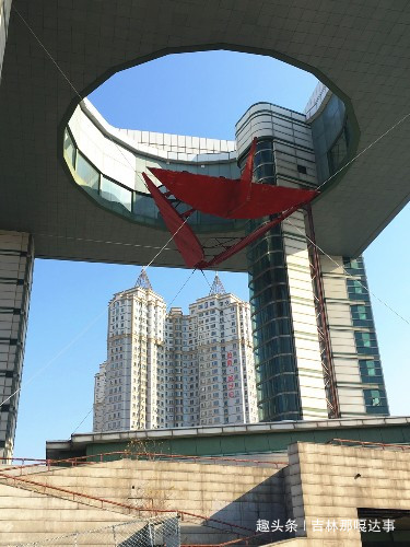吉林市街头地标性建筑——船型世纪之舟大家见过吗?