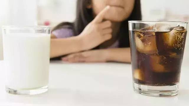 "黑名单"饮料成娃的最爱,3种饮料常给孩子喝,会让娃发育缓慢