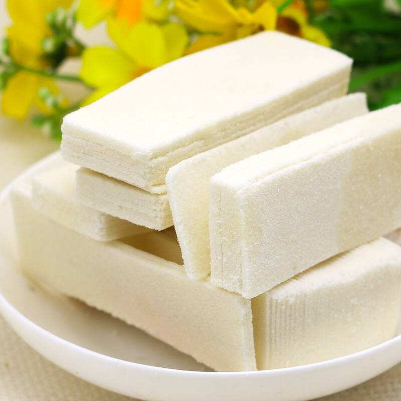 云片糕又名雪片糕,是徐州地区传统糕类美食