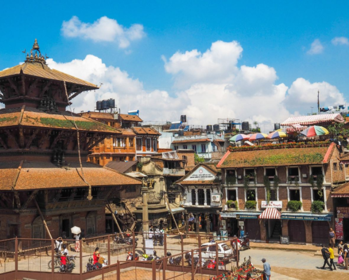 尼泊尔王国悠久的历史与杜巴广场中的古建筑以及漫天飞舞的鸽子融为