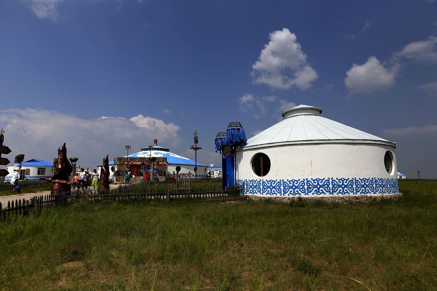 察哈尔部原为元代宫廷卫队,明初从大都撤出来到塞外延续了近200年