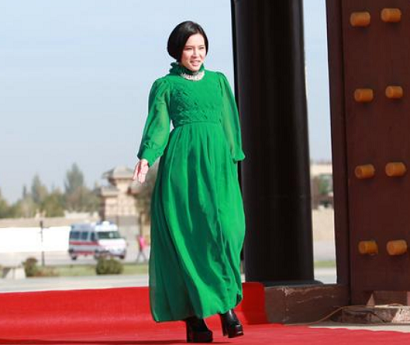 谢依霖晒大肚孕照,红色妊辰纹太明显,网友:当妈妈真不容易